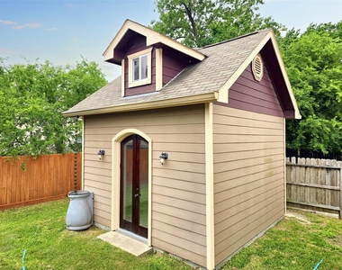 828 E 39th Street - Photo Thumbnail 15