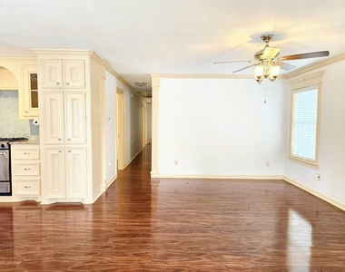 828 E 39th Street - Photo Thumbnail 1