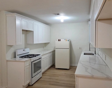 603 Maple Avenue - Photo Thumbnail 2