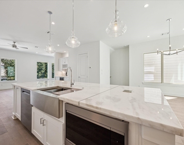 1607 Roy Street - Photo Thumbnail 17