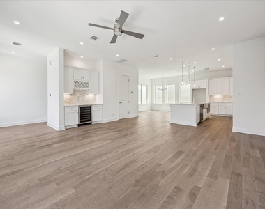 1607 Roy Street - Photo Thumbnail 3