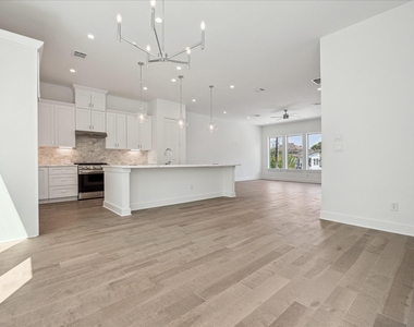 1607 Roy Street - Photo Thumbnail 8