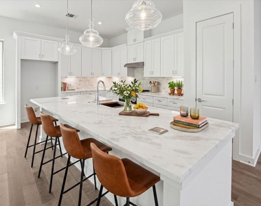1607 Roy Street - Photo Thumbnail 10