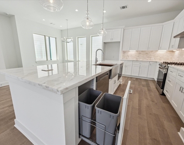 1607 Roy Street - Photo Thumbnail 15