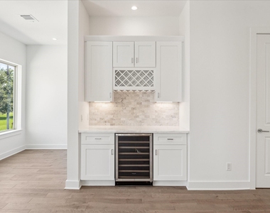 1607 Roy Street - Photo Thumbnail 34