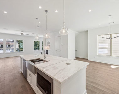 1607 Roy Street - Photo Thumbnail 13