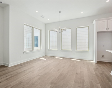 1607 Roy Street - Photo Thumbnail 4