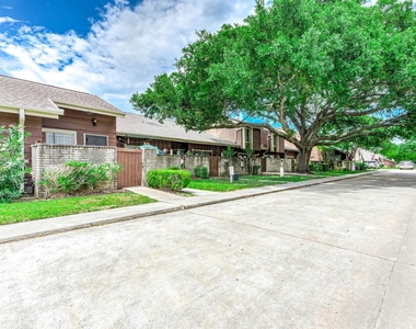 12668 Newbrook Drive - Photo Thumbnail 3