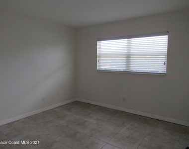 400 Catalina Road - Photo Thumbnail 7