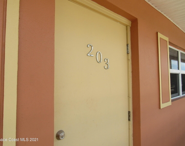 400 Catalina Road - Photo Thumbnail 1