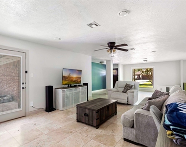 2543 Fountain View Street - Photo Thumbnail 13
