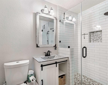 2543 Fountain View Street - Photo Thumbnail 15