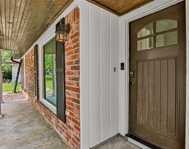 2543 Fountain View Street - Photo Thumbnail 2