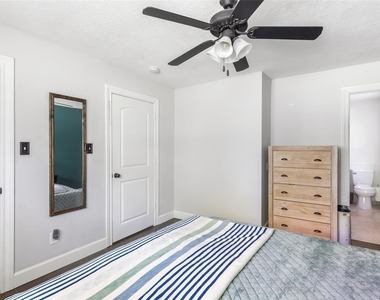 2543 Fountain View Street - Photo Thumbnail 20
