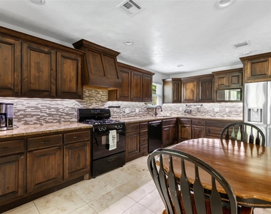 2543 Fountain View Street - Photo Thumbnail 5