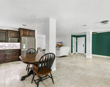 2543 Fountain View Street - Photo Thumbnail 7