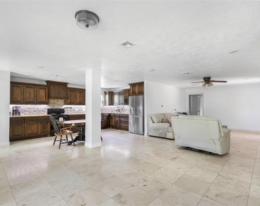 2543 Fountain View Street - Photo Thumbnail 4