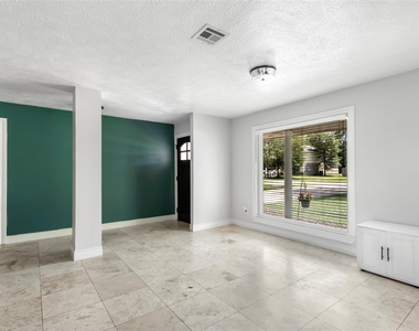 2543 Fountain View Street - Photo Thumbnail 9