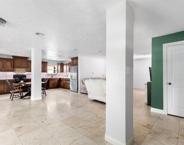 2543 Fountain View Street - Photo Thumbnail 3