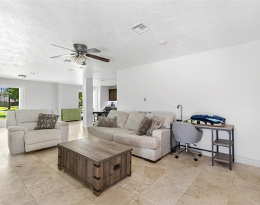 2543 Fountain View Street - Photo Thumbnail 12