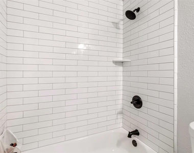 2543 Fountain View Street - Photo Thumbnail 16