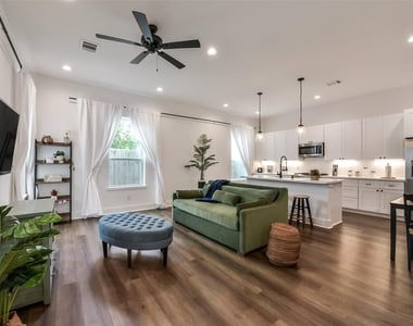 1228 Mcneil Street - Photo Thumbnail 3