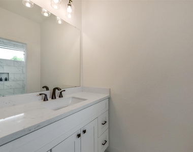 1228 Mcneil Street - Photo Thumbnail 15