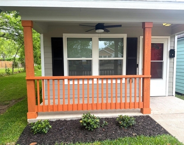 717 6th Avenue N - Photo Thumbnail 2