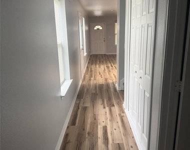 717 6th Avenue N - Photo Thumbnail 6