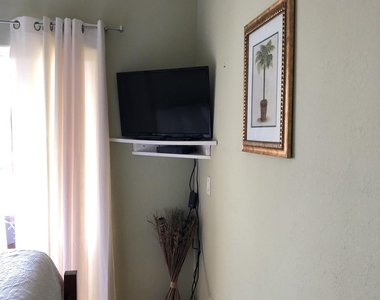523 Ocean Park Lane - Photo Thumbnail 12