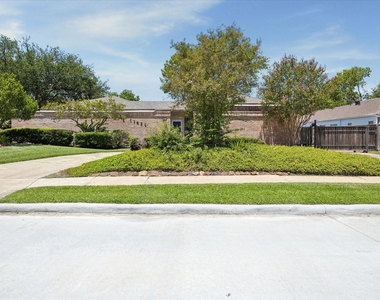 11426 Lakeside Place Dr - Photo Thumbnail 2
