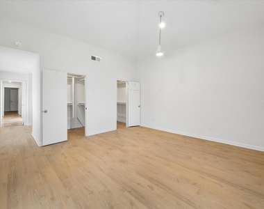 11426 Lakeside Place Dr - Photo Thumbnail 13