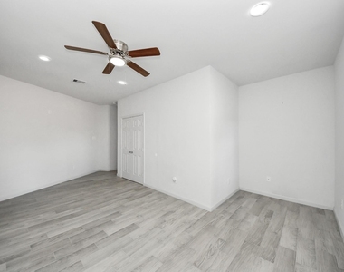 205 Memon Lane - Photo Thumbnail 8