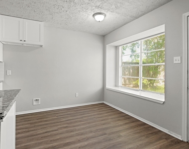 6450 Bazel Brook Drive - Photo Thumbnail 4