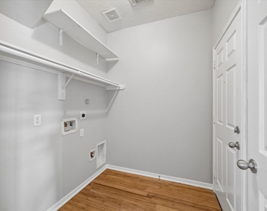 6218 Lovage Avenue - Photo Thumbnail 16
