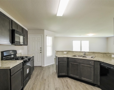 2550 Grayling Drive - Photo Thumbnail 3