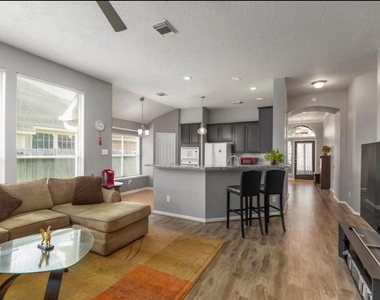 3827 Shady Breeze Drive - Photo Thumbnail 1