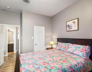 3827 Shady Breeze Drive - Photo Thumbnail 9