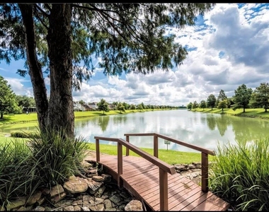 3827 Shady Breeze Drive - Photo Thumbnail 16