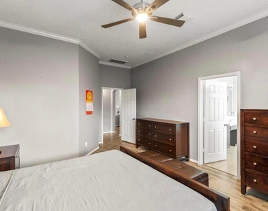 3827 Shady Breeze Drive - Photo Thumbnail 7