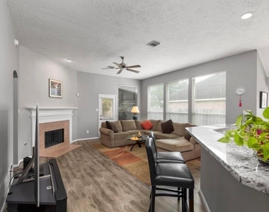 3827 Shady Breeze Drive - Photo Thumbnail 5