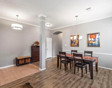 3827 Shady Breeze Drive - Photo Thumbnail 4