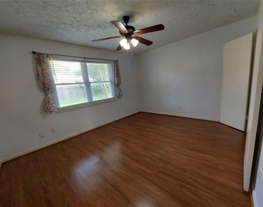 3807 Quiet Place Drive - Photo Thumbnail 7
