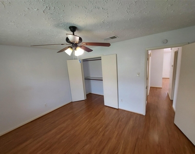 3807 Quiet Place Drive - Photo Thumbnail 16