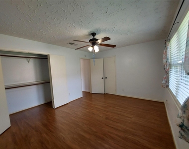 3807 Quiet Place Drive - Photo Thumbnail 6