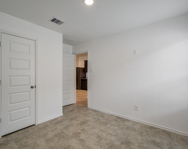 1206 Cattle Chute Court - Photo Thumbnail 18