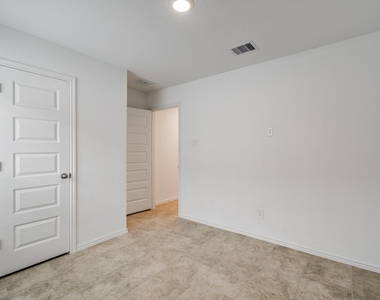 1206 Cattle Chute Court - Photo Thumbnail 12