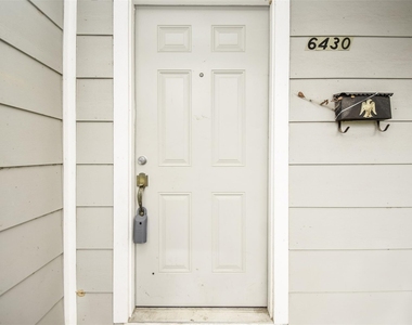 6430 Saxet Street - Photo Thumbnail 3
