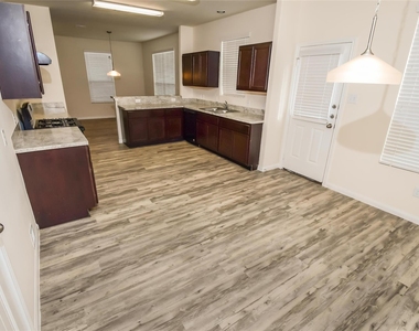 2615 Verano Drive - Photo Thumbnail 3