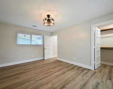 10930 White Thorn Street - Photo Thumbnail 32